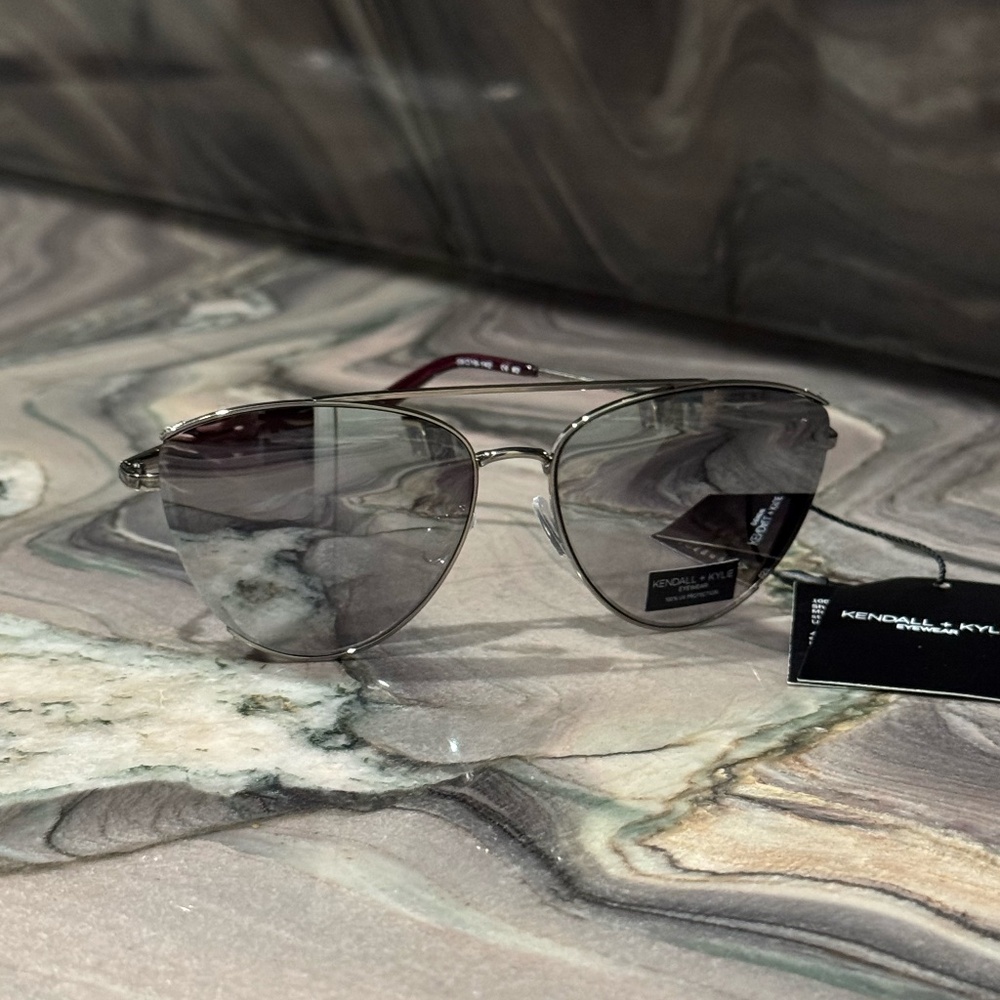 KENDALL & KYLIE NEW Cat Eye Sunglasses 100% UV Protection Jenner $150 - Picture 11 of 13